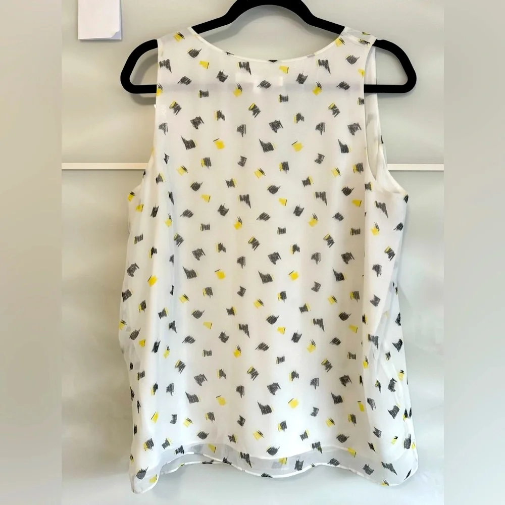 🛍️ Willow & Thread Sleeveless blouse v neck gray yellow pattern abstract L FLAW - Picture 2 of 5